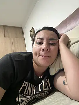 Abril Luv online show from April 2026 02:35:01 AM