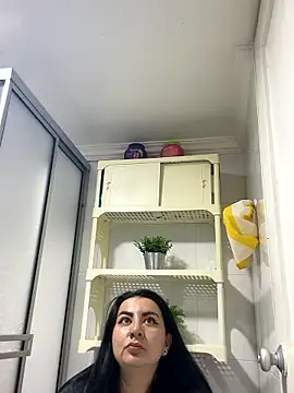 Abril Luv online show from December 2025 01:06:01 AM