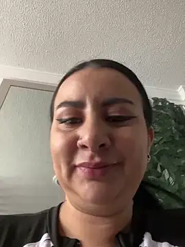 Abril Luv online show from October 2025 01:22:02 PM