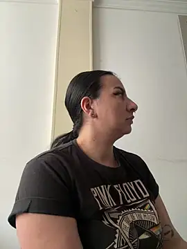 Abril Luv online show from February 2026 01:00:01 PM