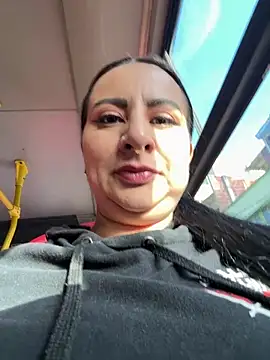 Abril Luv online show from February 2026 12:05:02 PM