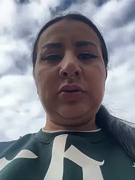 Abril Luv online show from January 2026 01:15:01 PM