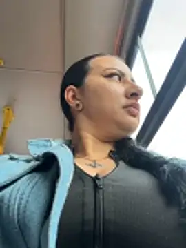 Abril Luv online show from March 2026 12:13:01 PM