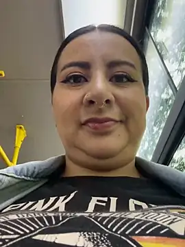 Abril Luv online show from March 2026 12:49:01 PM