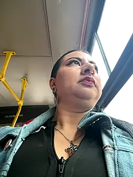 Abril Luv online show from December 2025 11:45:02 AM