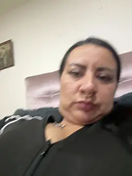 Abril Luv online show from March 2026 01:28:01 AM