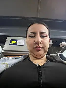 Abril Luv online show from December 2025 12:46:01 AM