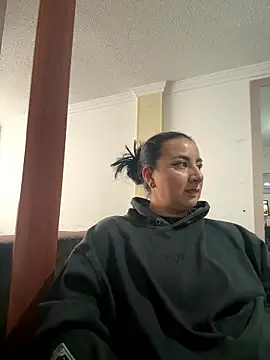 Abril Luv online show from January 2026 01:37:02 PM