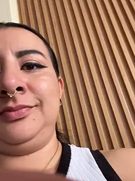 Abril Luv online show from March 2026 01:11:01 PM