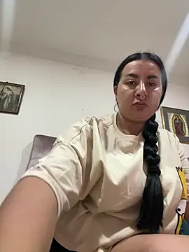Snapshot of Abril_Luv chatting on June 2026 12:33:02 AM Abril Luv online show from June 2026 12:33:02 AM