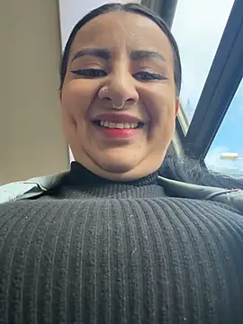 Abril Luv online show from December 2025 12:31:01 PM