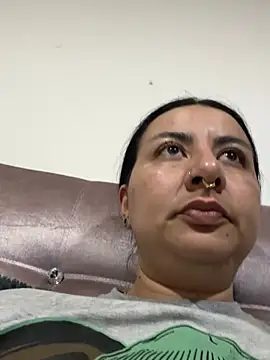 Abril Luv online show from March 2026 01:05:02 AM