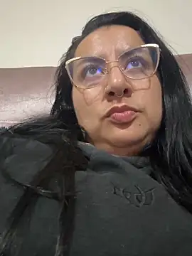 Abril Luv online show from November 2025 02:12:01 AM