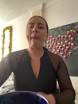 Abril Luv online show from September 2025 01:01:01 PM