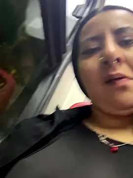 Abril Luv online show from October 2025 01:05:02 AM