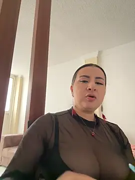 Abril Luv online show from November 2025 12:53:02 PM