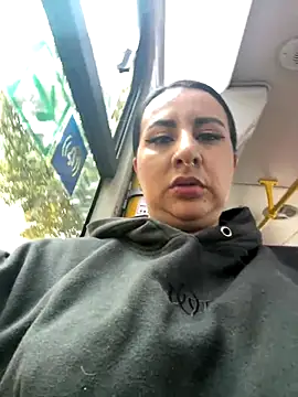 Abril Luv online show from January 2026 12:33:02 PM