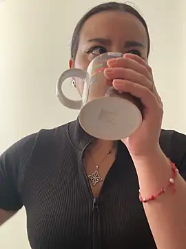 Abril Luv online show from February 2026 01:21:01 PM