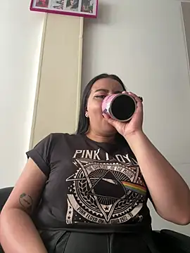 Abril Luv online show from April 2026 01:15:01 PM