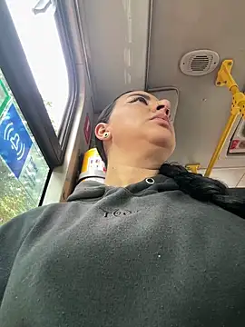 Abril Luv online show from April 2026 12:11:02 PM