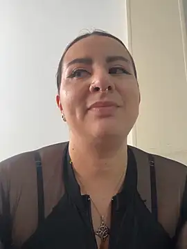 Abril Luv online show from February 2026 01:10:01 PM