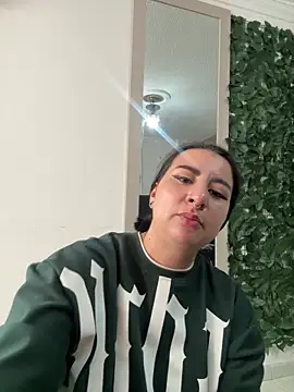 Abril Luv online show from April 2026 01:23:02 PM