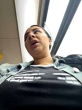 Abril Luv online show from October 2025 12:04:02 PM