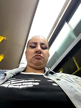 Abril Luv online show from October 2025 12:09:01 AM