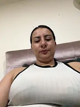 Abril Luv online show from March 2026 01:39:01 AM