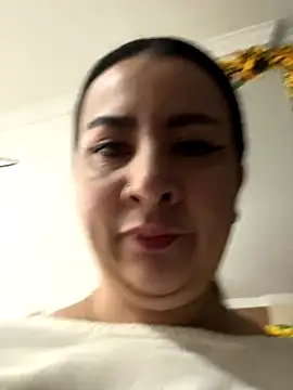 Abril Luv online show from September 2025 01:06:02 PM