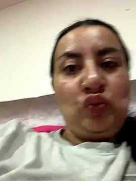 Abril Luv online show from November 2025 02:37:02 AM