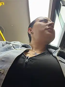 Abril Luv online show from February 2026 12:21:02 AM