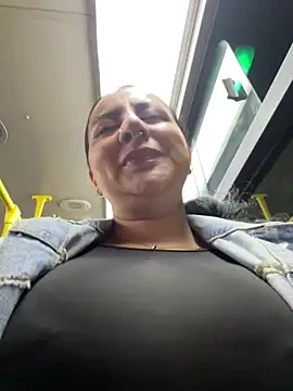 Abril Luv online show from March 2026 12:38:01 AM