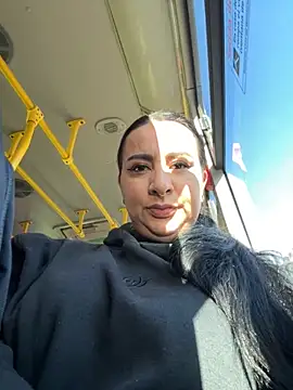 Abril Luv online show from November 2025 12:09:02 PM