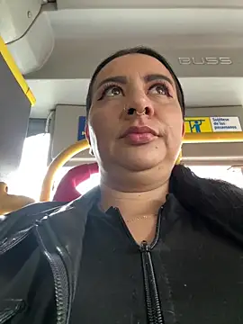 Abril Luv online show from March 2026 12:21:03 PM