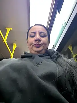 Abril Luv online show from January 2026 12:39:02 AM