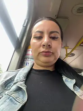 Abril Luv online show from March 2025 12:04:02 PM