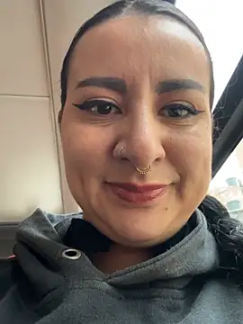 Abril Luv online show from February 2026 12:17:01 PM