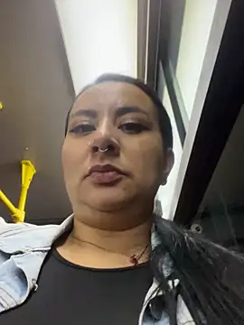 Abril Luv online show from October 2025 01:04:02 AM