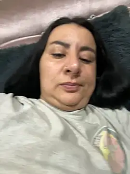 Abril Luv online show from November 2025 01:28:01 AM