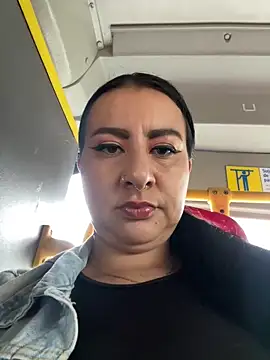 Abril Luv online show from March 2026 12:21:01 PM