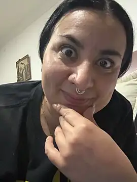 Snapshot of Abril_Luv chatting on June 2026 01:28:02 AM Abril Luv online show from June 2026 01:28:02 AM
