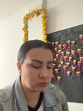 Abril Luv online show from October 2025 12:39:02 PM