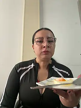 Abril Luv online show from February 2026 12:54:02 PM