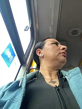 Abril Luv online show from February 2026 12:07:01 PM