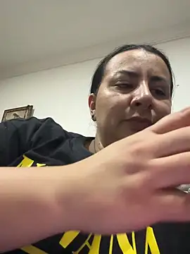 Abril Luv online show from November 2025 01:11:02 AM