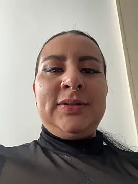 Abril Luv online show from February 2026 01:19:01 PM