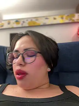 Snapshot of andra_rose chatting on February 2025 03:05:02 PM andra rose online show from February 2025 03:05:02 PM