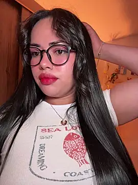 Snapshot of andra_rose chatting on June 2026 11:10:02 PM andra rose online show from June 2026 11:10:02 PM