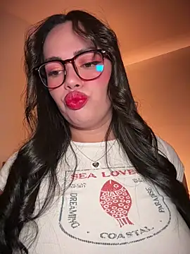 Snapshot of andra_rose chatting on July 2026 11:26:02 PM andra rose online show from July 2026 11:26:02 PM